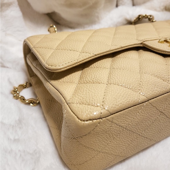 Chanel beige medium classic flap gold hardware - Picture 10 of 16